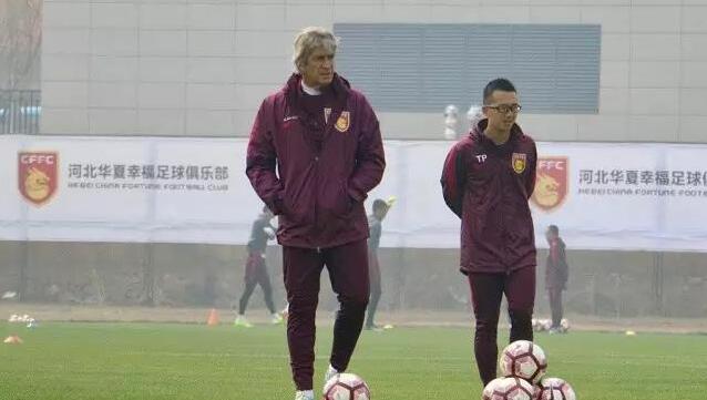 随后,有细心的网友发现,《甄嬛传》中“四郎”陈建斌和他的妃子们——“宁嫔”热依扎、“淳贵人”谭松韵、“瑛贵人”毛晓彤,竟然在名单中相遇了。