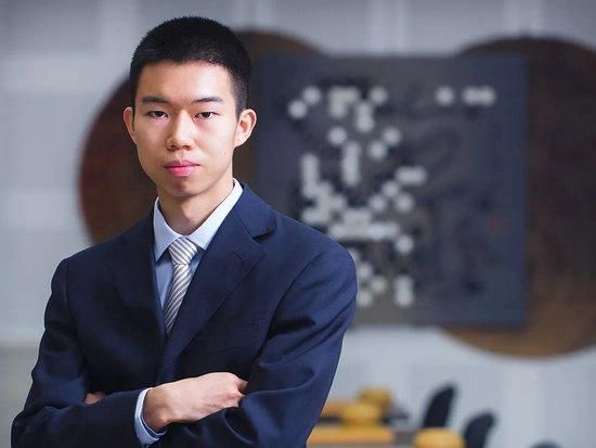 地面行动之外，还有大规模的空袭、空降，甚至是无人机轰炸的军事行动出现。