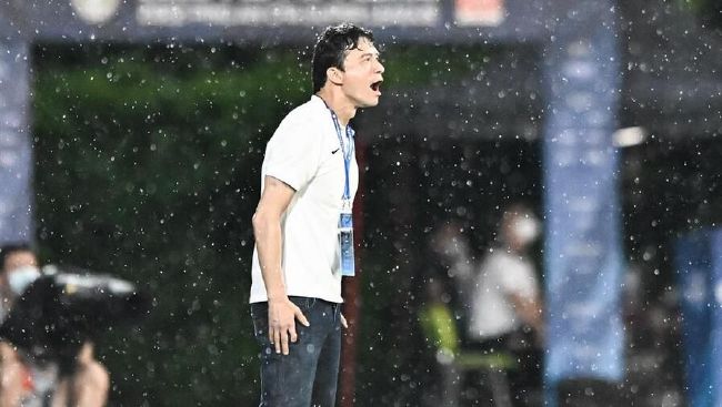 冯绍峰、倪妮十指紧扣现身 春风满面似好事将近 2014-01-06 近日冯绍峰与女友倪妮一起出现在上海虹桥机场,据悉此次两人在上海没有任何活动,完全是私下行程,不知身为上海人的冯绍峰是否带着女友回家见家长,在机场,两人十指紧扣并且有说有笑,看来好事将近。