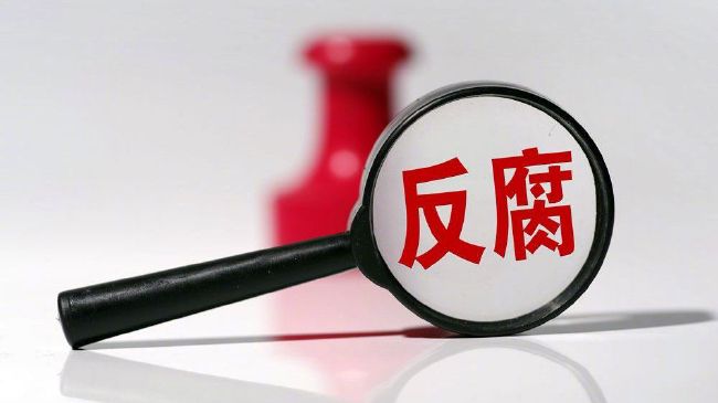 基于《巨齿鲨》系列两部真人电影取得的成果，华人影业正在开发和筹备《巨齿鲨》的后续作品，《巨齿鲨3》将在不久后推出。