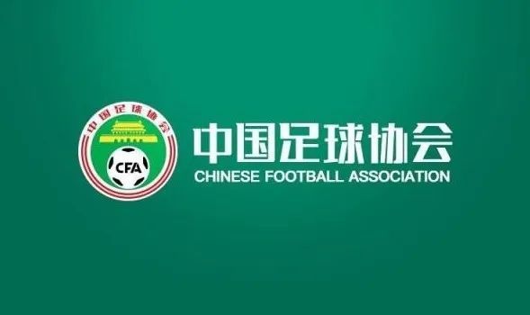 伊能静与秦昊十指紧扣 帮男友整理面容大秀恩爱 2014-06-03 近日在上海，记者在伊能静公寓楼下遇见了其座驾便在楼下等待。