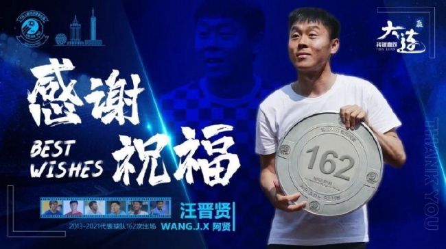 照片中两人正在进行一场十分危险的特技动作拍摄，塔图姆穿着单排滑轮，库妮丝被塔图姆背 《星图》戛纳发布会 朱丽安·摩尔优雅米娅清新 2014-05-20 当地时间5月19日，第67届戛纳电影节，电影《星图》发布，主创齐现身。