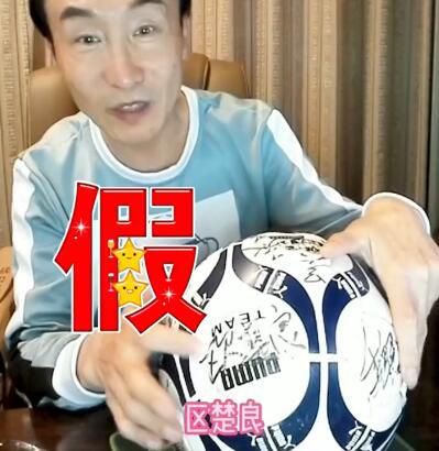片方也于日前曝光了杀青现场的照片，吸引了影迷的关注。