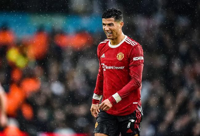 美颜滤镜下的郭富城变锥子脸 尖下巴大眼似外星人 2019-07-05 近日,郭富城在参加网络直播时,由于主持人打开了美颜滤镜,镜头中的郭富城秒变锥子脸。