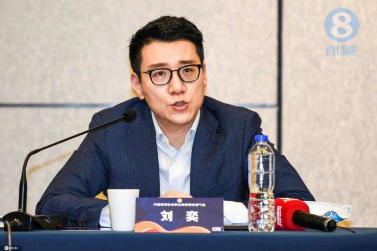 ”相较于《跟踪》的文戏主导，梁家辉此次需完成大量高强度动作戏。