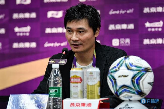 要明白那些歌声与微笑，既随处可见，也同样来之不易。