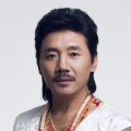 私底下的郑秀文是超级友善的，每次演的时候，立马就进入那个戏里了，跟她完全不一样了。