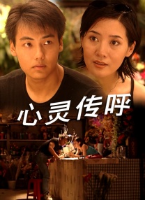 2022-04-01 成龙悉尼歌剧院顶拍打戏 与女星贴身肉搏脸挂彩 2016-08-10 澳大利亚悉尼，当地时间8月10日，成龙拍摄新戏《机器之血》与女星Tess Haubrich悉尼歌剧院屋顶拍摄打戏，已经62岁的成龙顶着一头花白的头发对镜头微笑，有一种说不出的凄凉感。