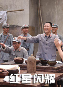 美国乡村小天后泰勒·斯威夫特身穿一袭墨绿铆钉短裙甜美现身，可爱中不失叛逆范儿，在现场积极为两旁的粉丝签名合影毫无明星架子 泰勒·斯威夫特穿白色T恤露美腿 桑德卖力助阵 2014-02-12 伦敦当地时间2月10日，美国乡村天后泰勒·斯威夫特伦敦演唱会如约而至，泰勒现场卖力演出，劲歌热舞不断，身穿白色T恤露纤细美腿，与英国女歌手艾梅丽·桑德疯狂对唱，气氛high到极点。